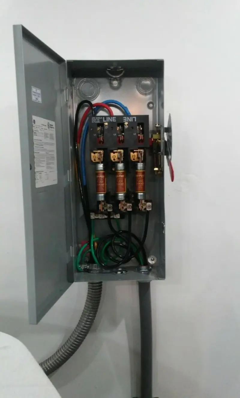Three-phase disconnect switch installed for Smoke Detector Installation in Clearwater